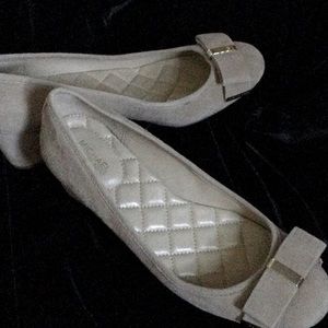 Michael Kors chunky heel Mary Janes. Taupe. Comfy quilted lining. Versatile!